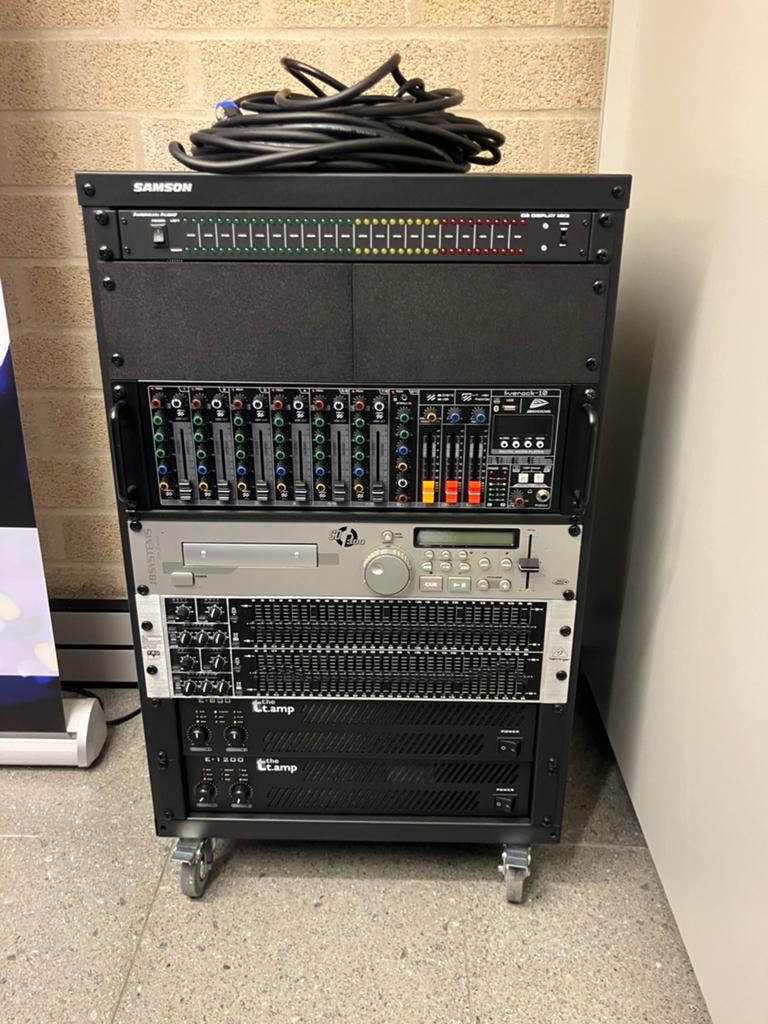 RACK met dj apparatuur, Ophalen, Zo goed als nieuw, Behringer