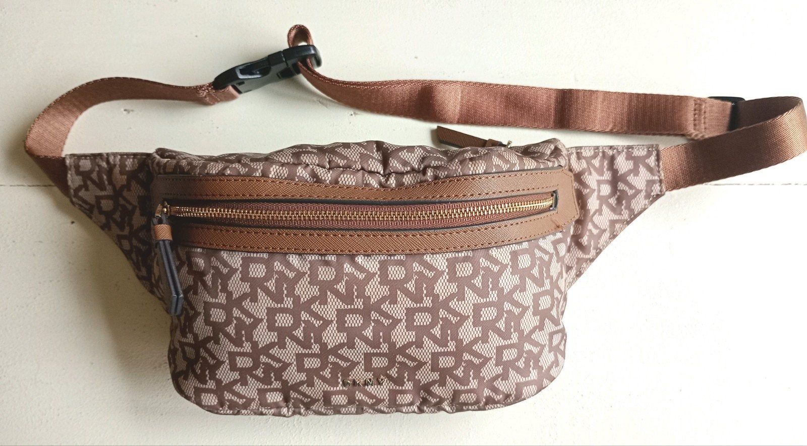 Sac banane DKNY, Bijoux, Sacs & Beauté, Sacs | Sacs Femme, Enlèvement