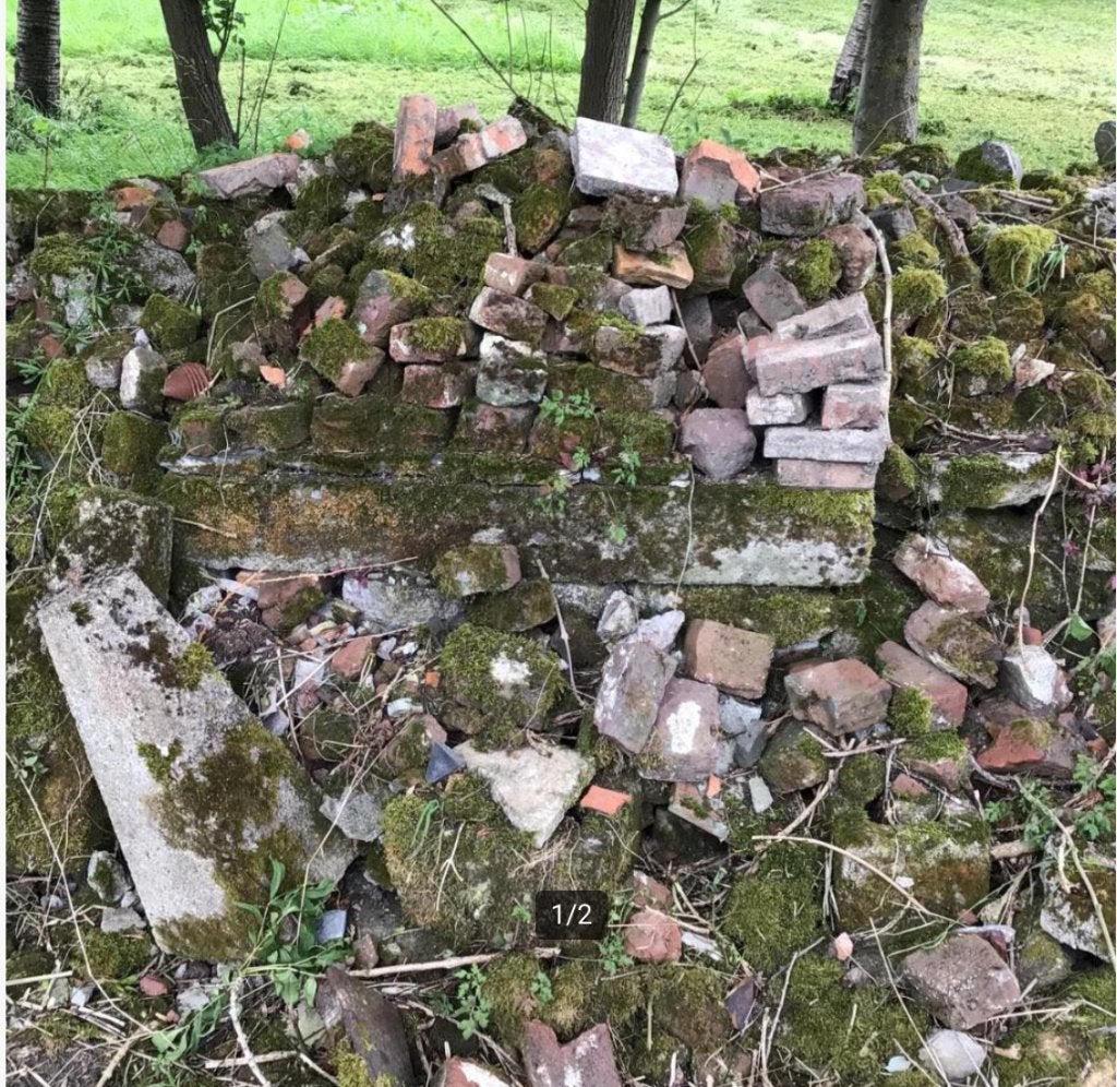 Remplissage gratuit de gravats de pierre,chemin de jardin, Enlèvement
