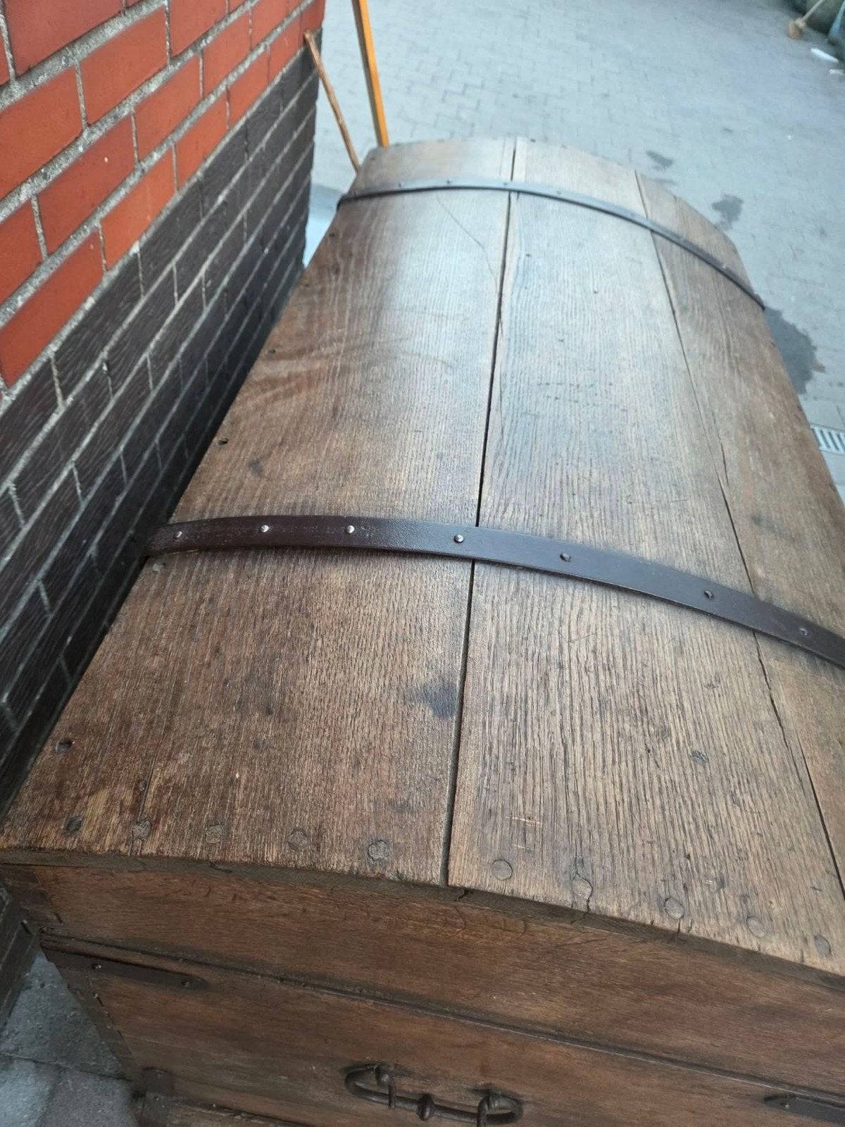 Grote antieke koffer, Ophalen
