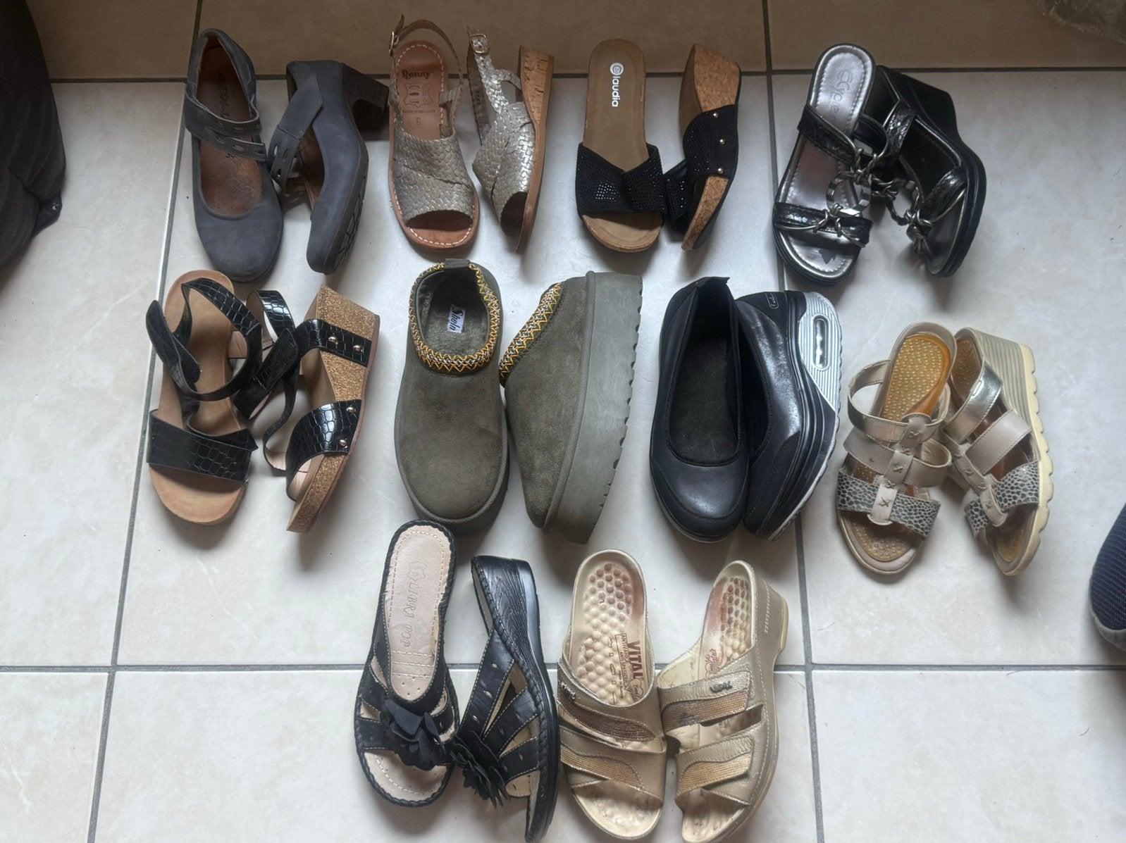 Lot de 10 paires de chaussures pointure 35,5 - 36, Vêtements | Femmes, Autres couleurs, Enlèvement, Porté, Sandales et Mûles