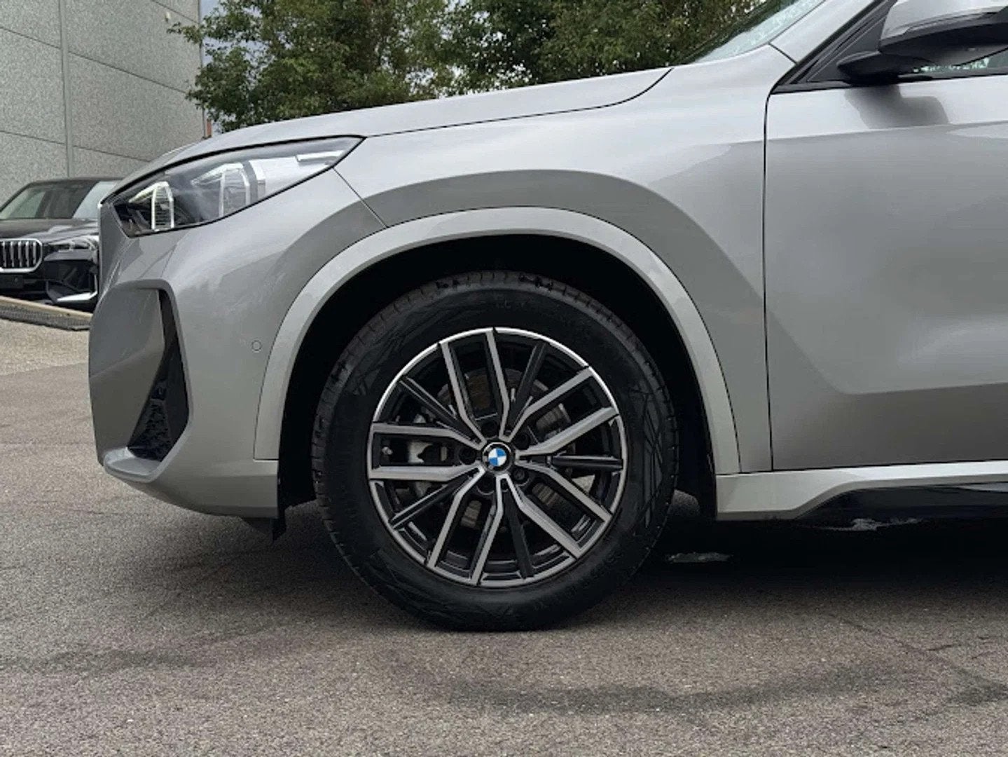 BMW X1 sDrive18i M Sport / PANO / CAM / VERW ZETEL / CARPLAY, Gebruikt, Euro 6, 136 pk, Bedrijf