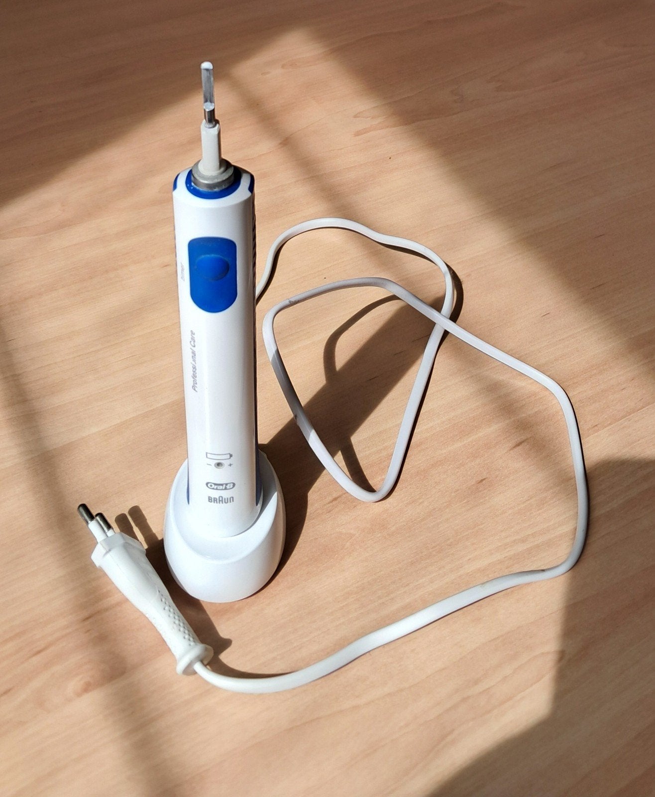 Oral-B elektrische tandenborstel, Elektronische apparatuur, Ophalen of Verzenden, Gebruikt, Mondverzorging
