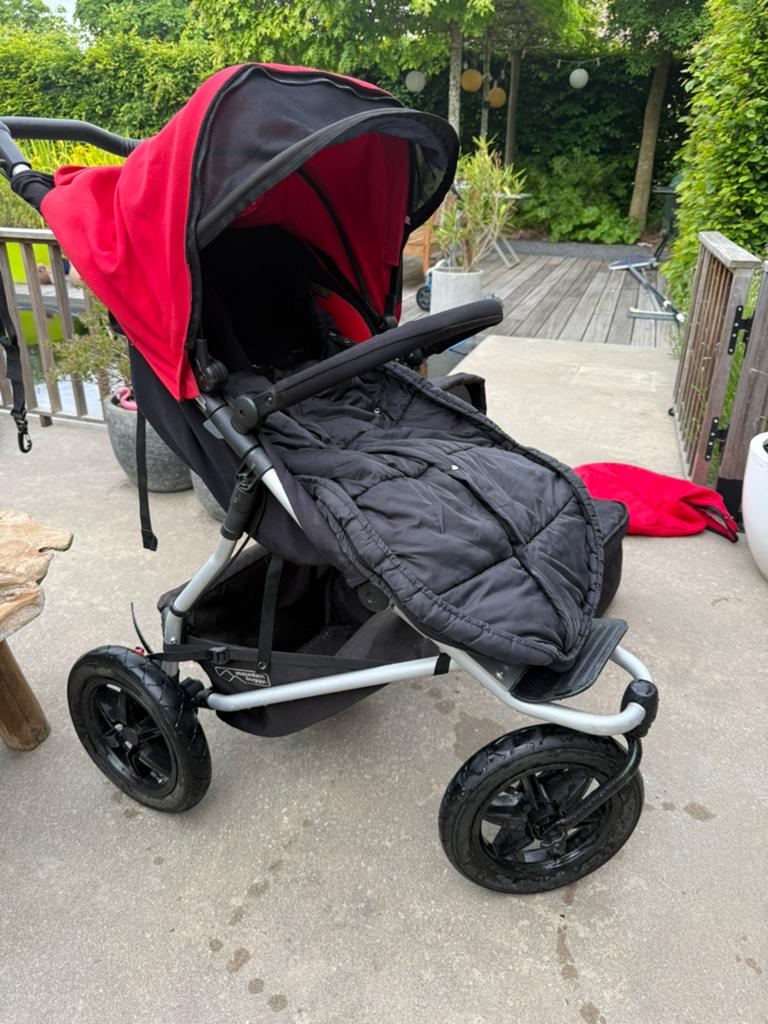 Mountain Buggy – Urban Jungle – Red Berry, Kinderen en Baby's, Kinderwagens en Combinaties, Gebruikt, Luchtbanden, Ophalen, Kinderwagen