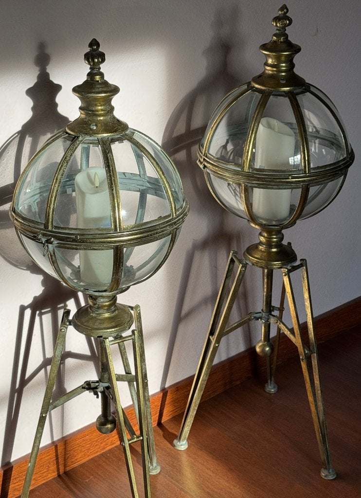Paire de Lanternes Trepied et Globe Style Art Deco, Enlèvement