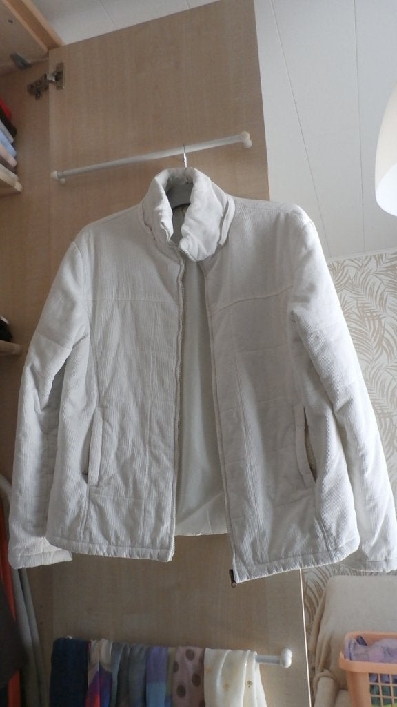 Je vends un blouson velours côtelé blanc doublé taille : 42., Vêtements | Femmes, Enlèvement, Taille 42/44 (L), Blanc