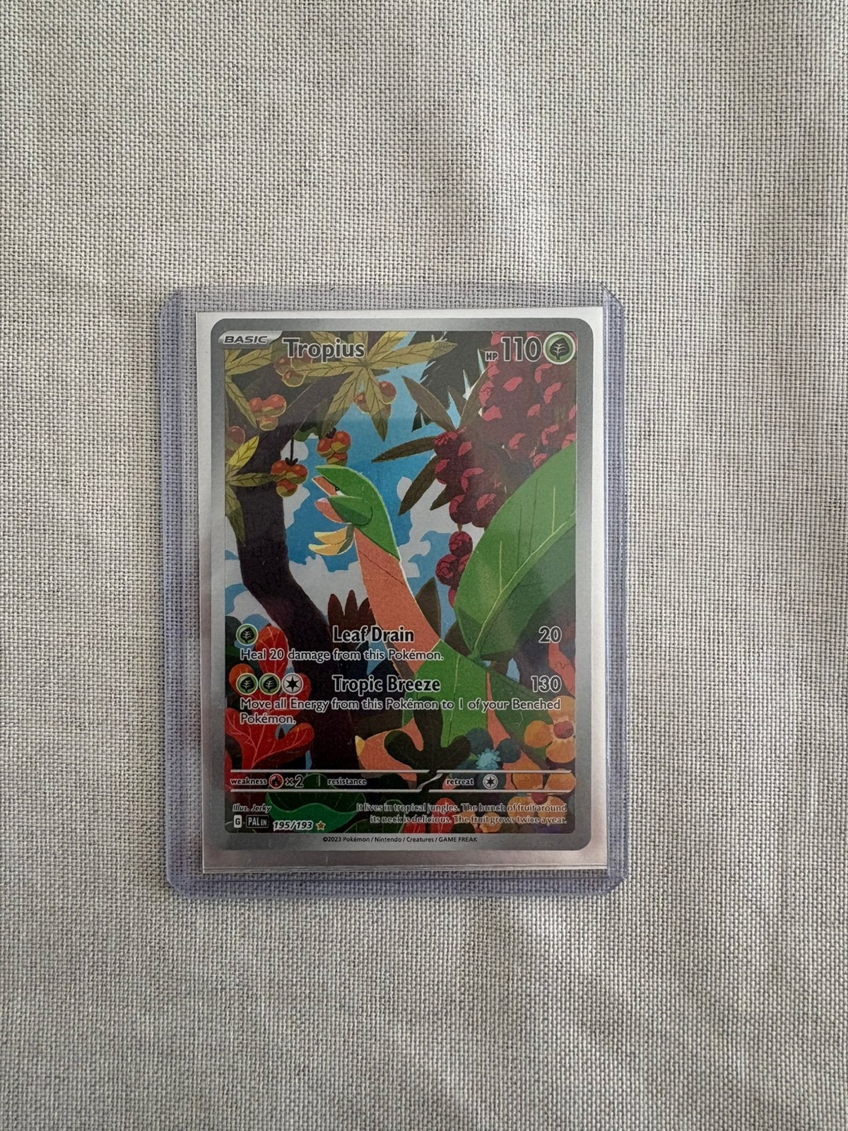 Pokémon Tropius 195/193 Illustration rare, art complet, Hobby & Loisirs créatifs, Enlèvement ou Envoi, Neuf, Cartes en vrac, Foil