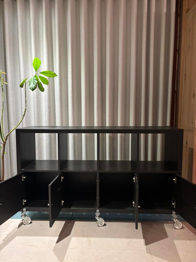 Zwarte houten armoire, Ophalen, Zo goed als nieuw