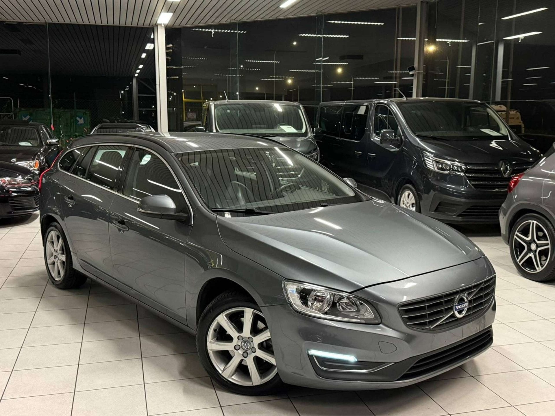 Volvo V60 D2 SIPS 2.0D 88kW Euro 6b, Auto's, Voorwielaandrijving, Gebruikt, Euro 6, 1969 cc