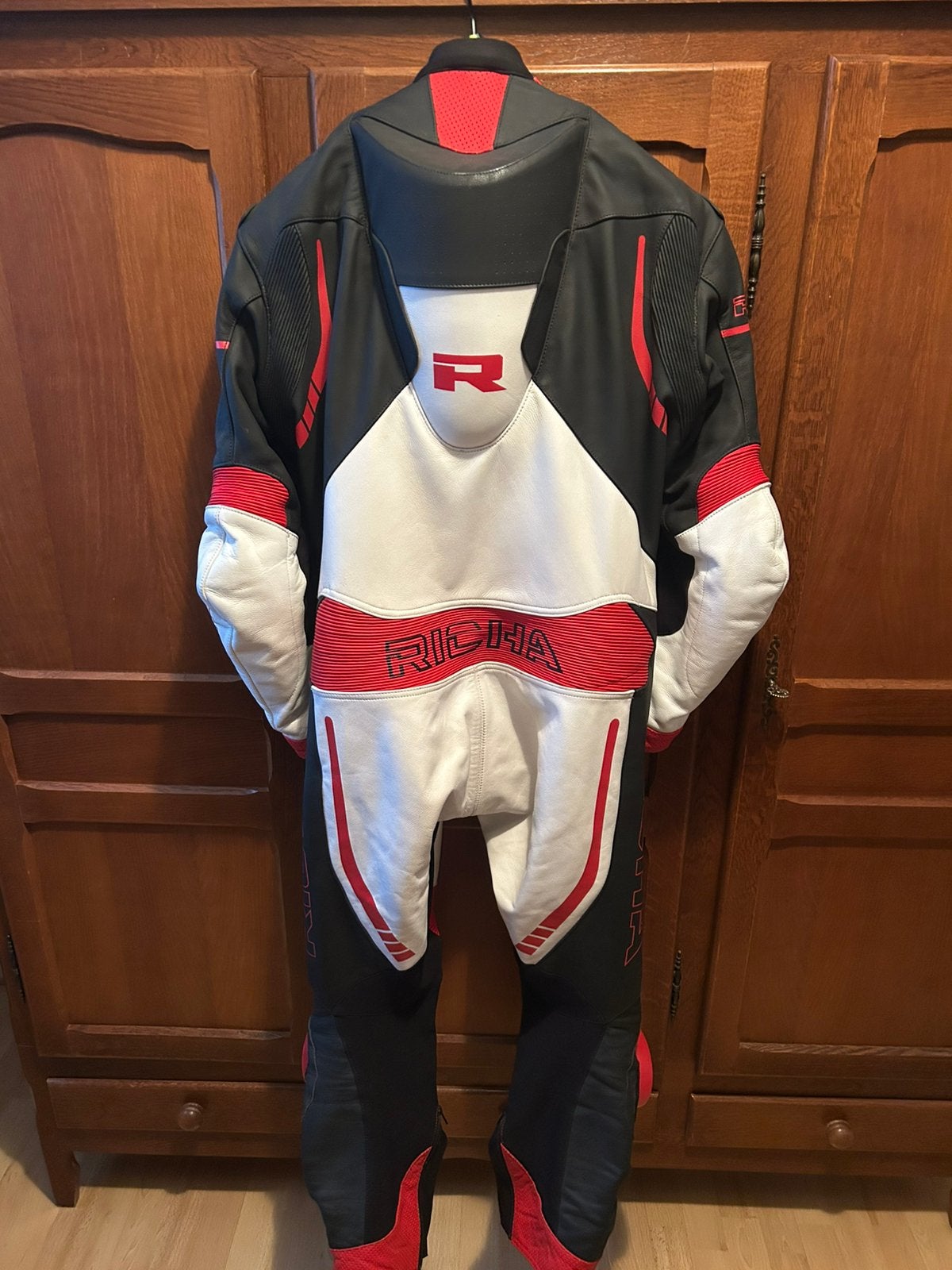 Richa race suit, Ophalen
