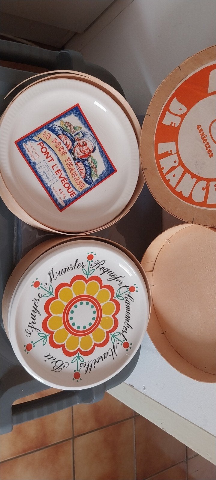 Boch Fleur rétro belgo-française et Le Père Thanase - Po, Enlèvement, Comme neuf