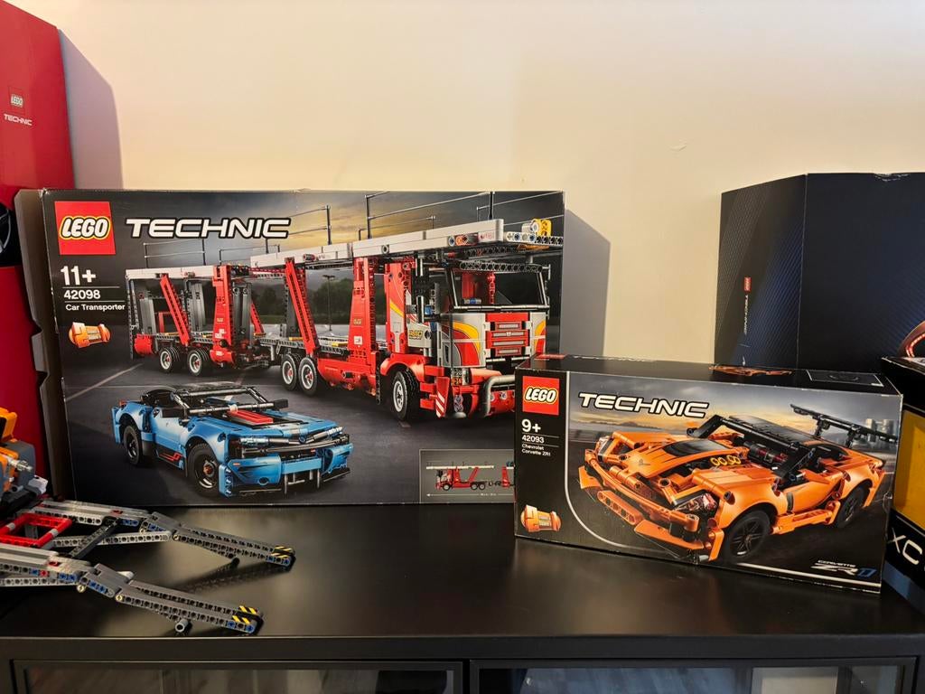 Lego technic 42098 autotransporter en corvette 42093, Ophalen, Zo goed als nieuw