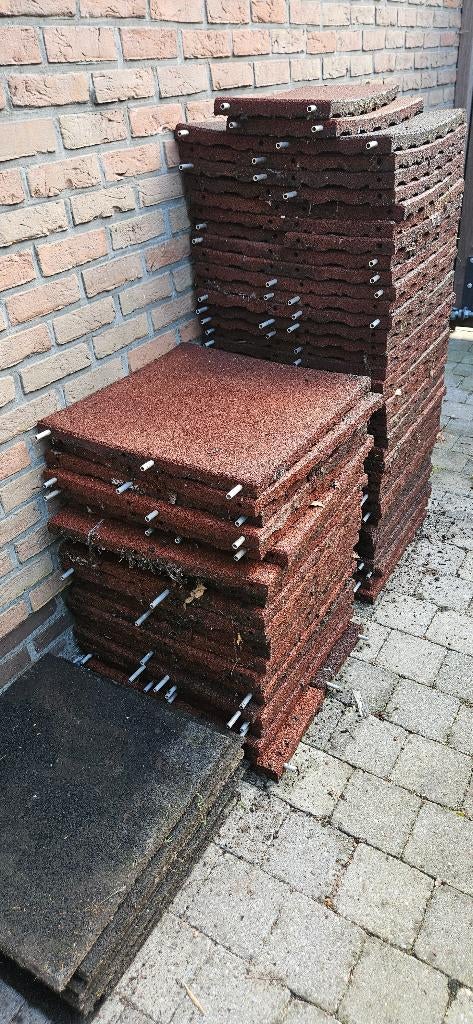15m2 Rubberen, rode terras- of speeltuintegels 50x50, Ophalen, Gebruikt, Rubber, 10 m² of meer