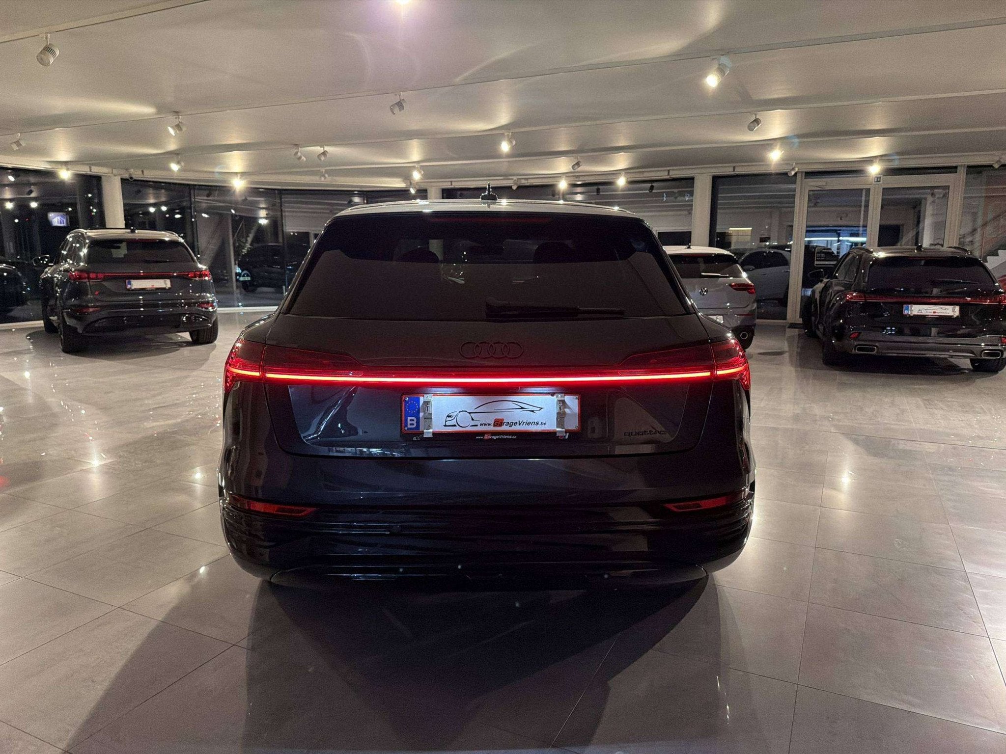 Audi Q8 e-tron SOLD BIJ GARAGE VRIENS YVES BV! (bj 2023), Auto's, Automaat, Gebruikt, Zwart, 340 pk