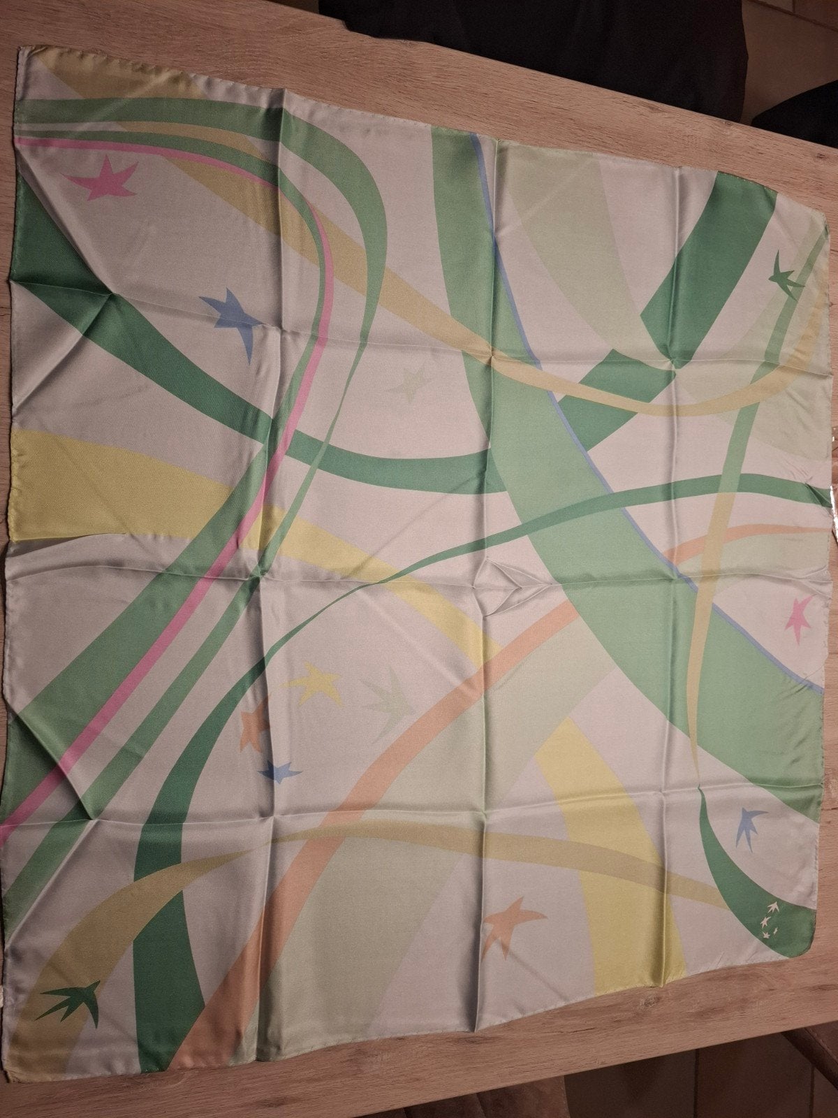 Zijde sjaal/silc scarf, Enlèvement