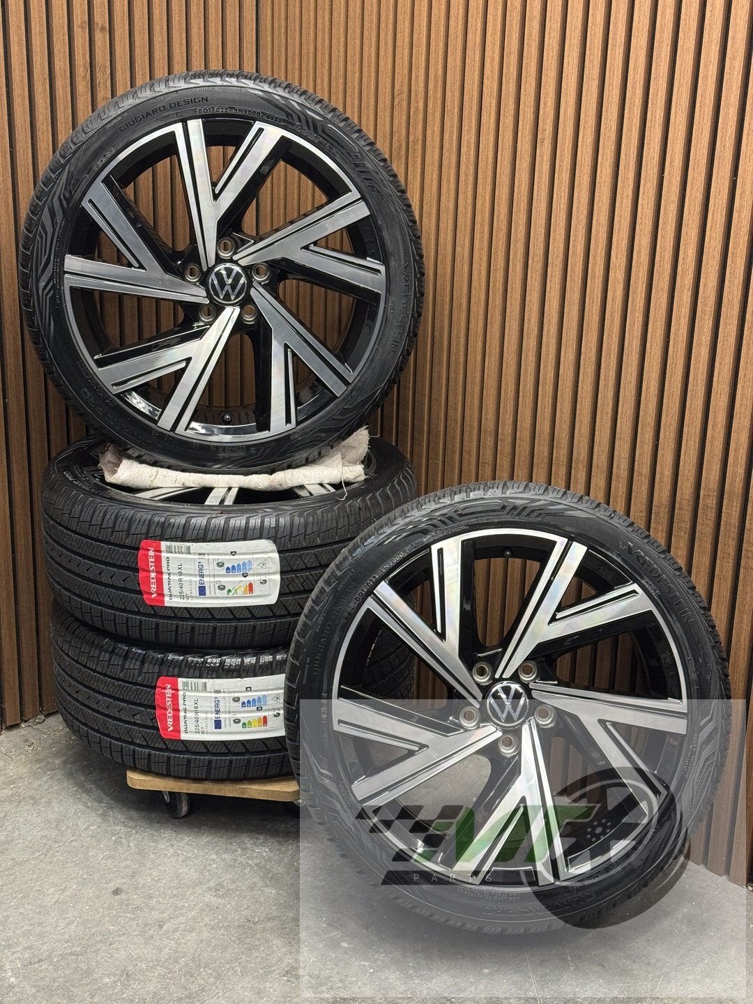 18" Vw Golf RLine GTI GTD GTE BERGAMO york catania leeds OEM, Autos : Pièces & Accessoires, Pneus & Jantes, Pneus et Jantes, 4 Saisons