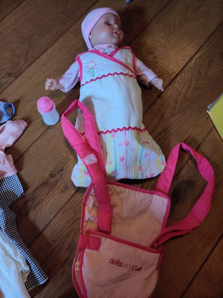Pop met spulletjes, Ophalen of Verzenden, Gebruikt, Babypop