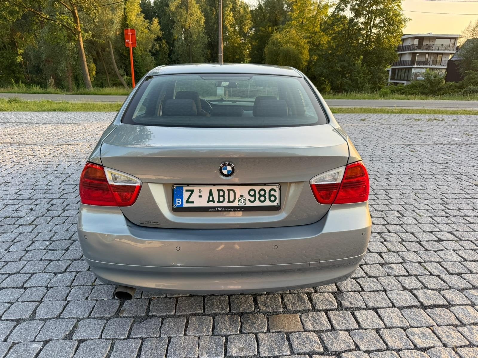 BMW 318I BENZINE E90 EURO4 AIRCO BLANCO GEKEURD VOOR VERKOOP, Auto's, Elektrische ramen, Zwart, 4 cilinders, Blauw