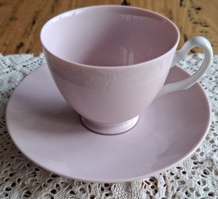 Vintage pastel roze kop en schotel, creme oortje, Maison & Meubles, Cuisine | Vaisselle, -, Vintage, Utilisé, -