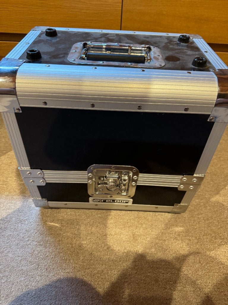 Reloop LP Flightcase / Vinyl Platenkoffer – Zwart / Zilver, Muziek en Instrumenten, Behuizingen en Koffers, Ophalen of Verzenden