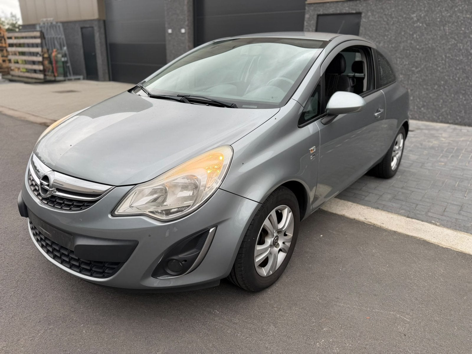 Opel corsa - 1.2 benzine - 2013 - 168.000 km - airco!, Auto's, Leder, Bedrijf, Handgeschakeld, Radio
