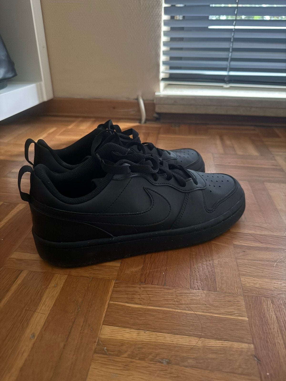 Zwarte nike airforces, Zwart, Ophalen of Verzenden, Zo goed als nieuw, Sneakers