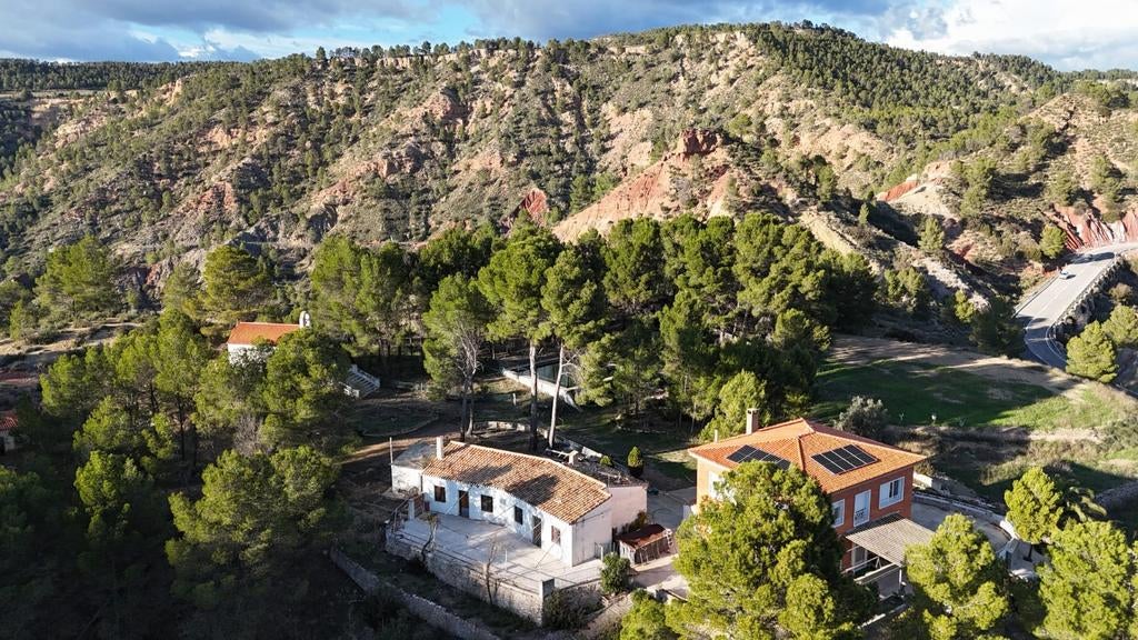 Landgoed van 150 hectare met huizen in Valencia, Spanje., Immo