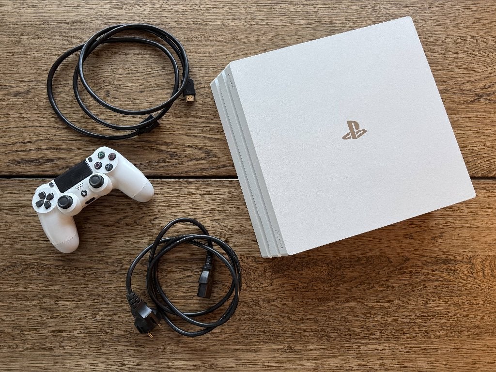 PlayStation 4 Pro White 1 TB + 3 games, Ophalen, 1 TB, Met 1 controller, Pro