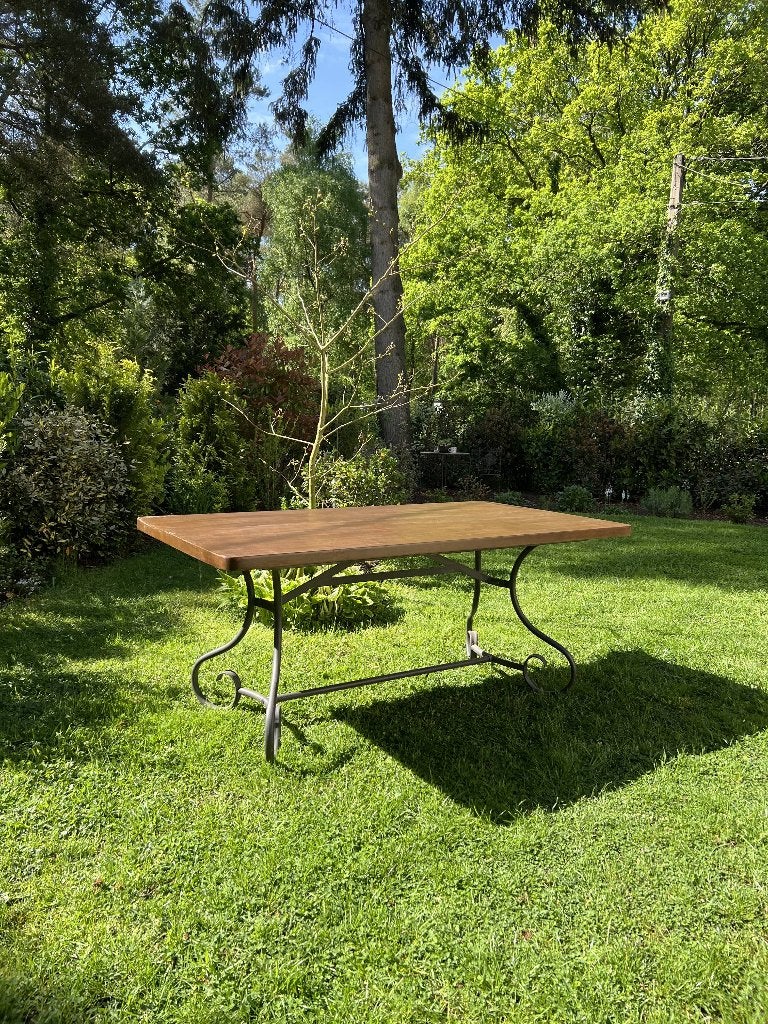 Tuintafel met sierlijk onderstel en houten blad 165 x 90, Tuin en Terras, Ophalen, Zo goed als nieuw, Rechthoekig, Hout
