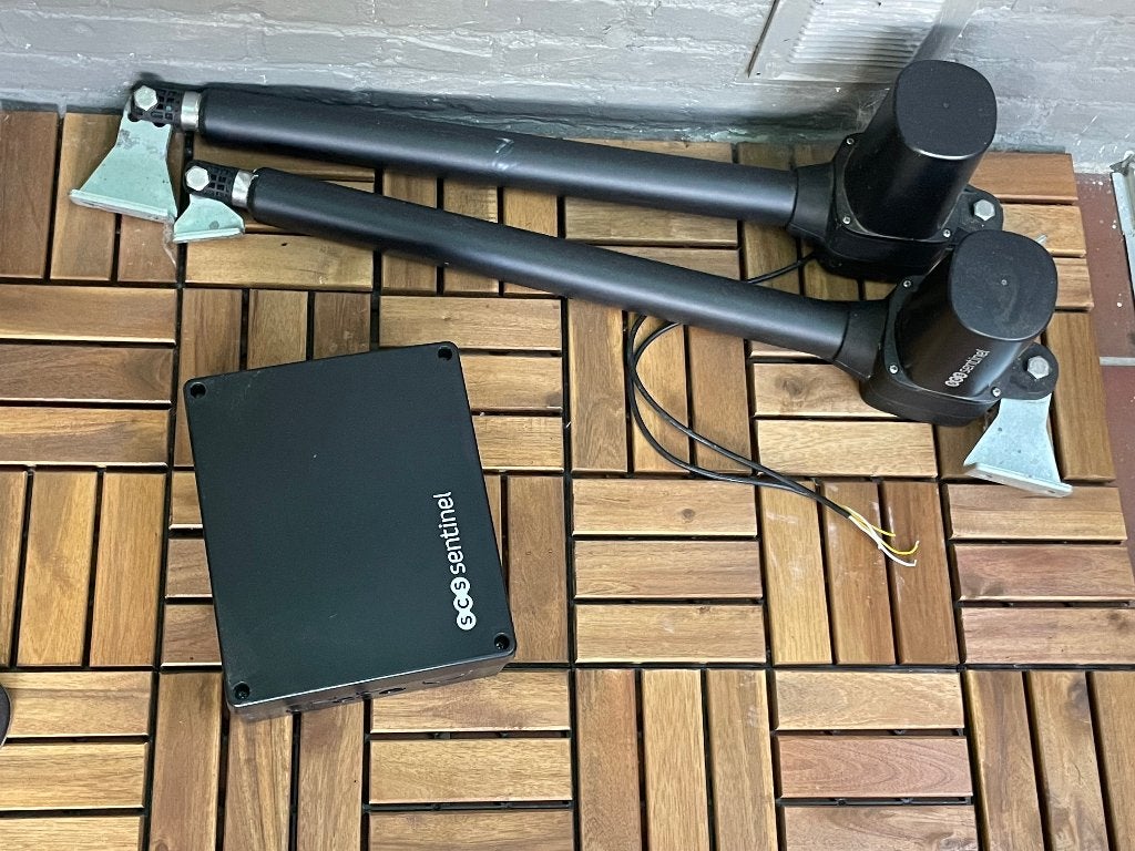 Elektrische poortopener SimplyOpen 1+, Ophalen, Zo goed als nieuw, IJzer, Draaipoort