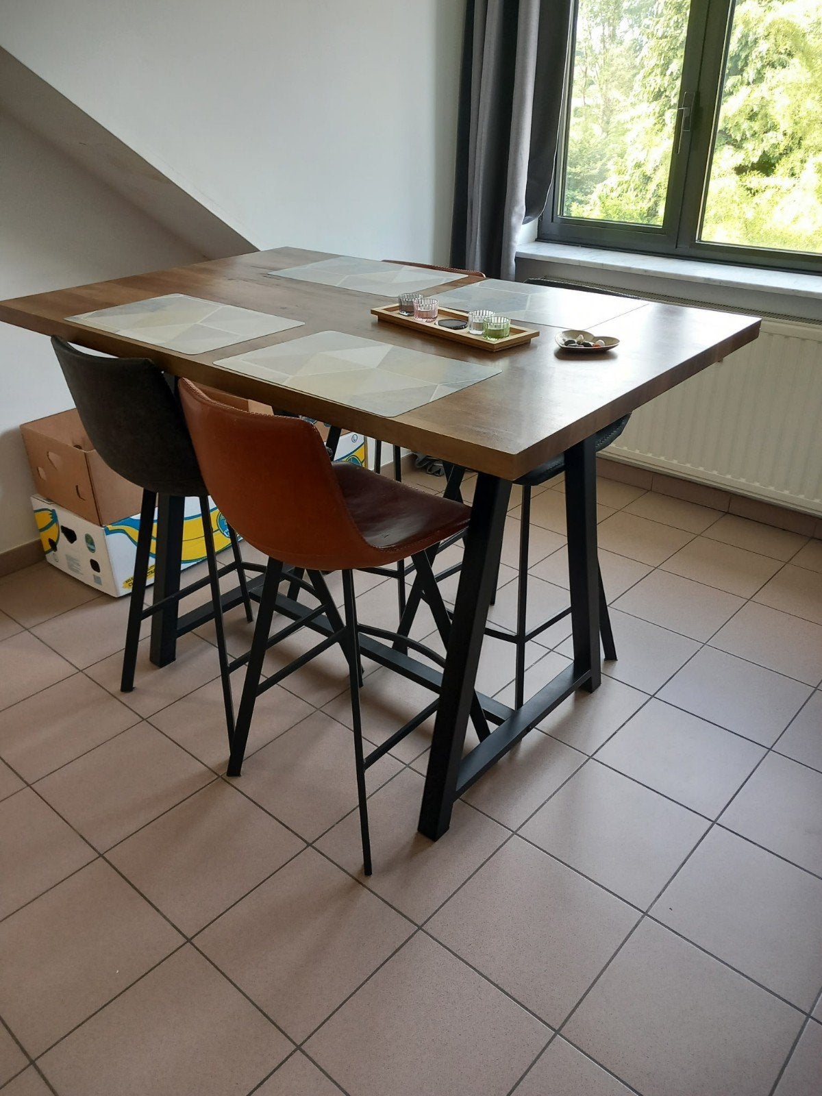 Mooie hoge bartafel met 4 barkruk stoelen, Ophalen, Gebruikt