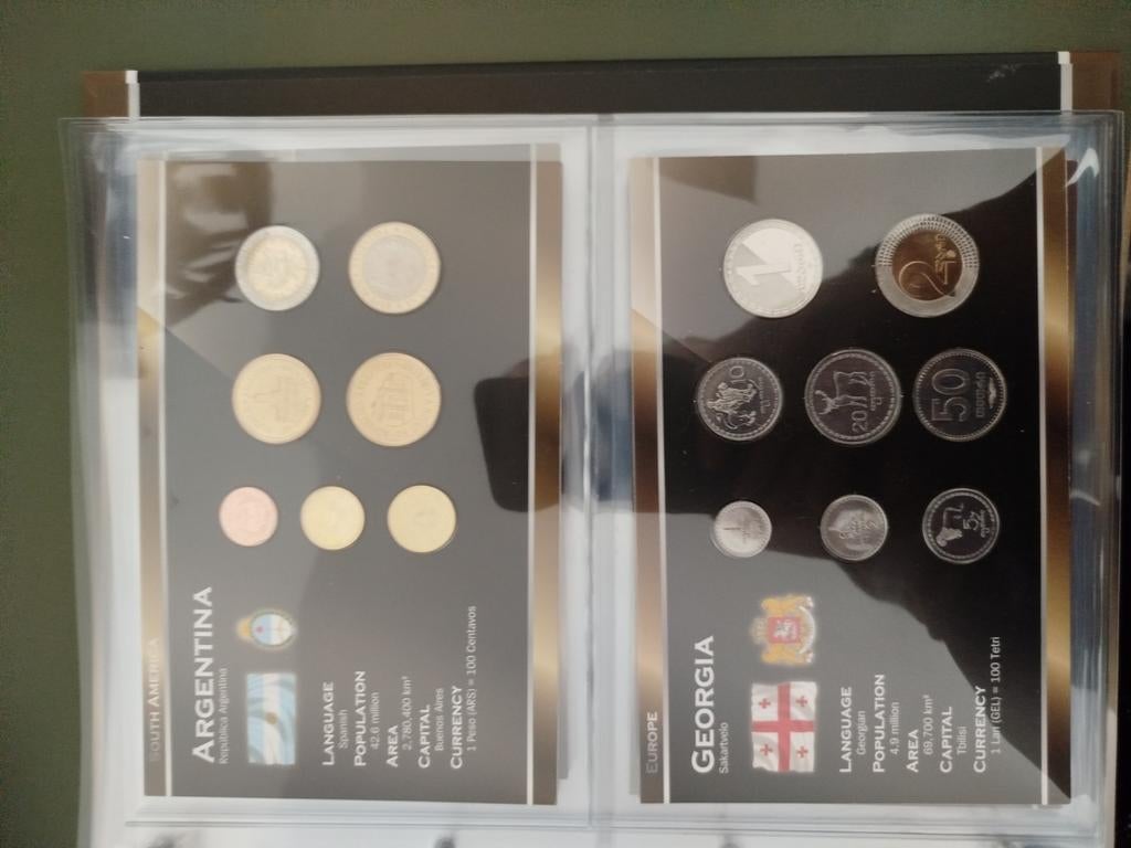 World money collection, Ophalen