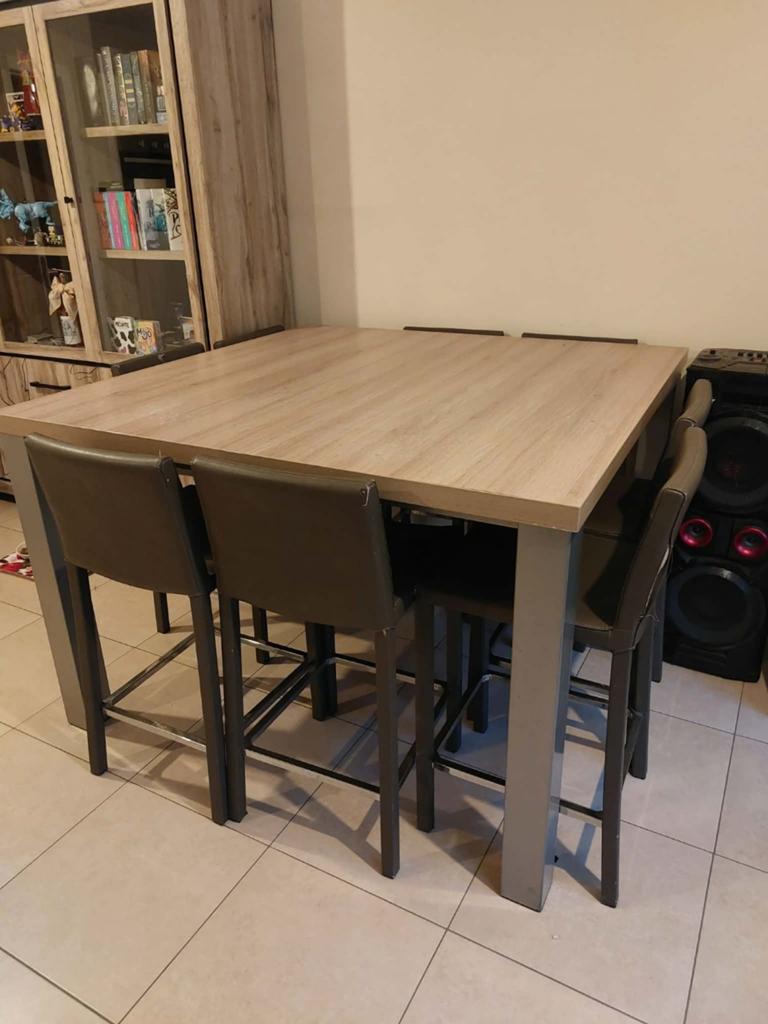 Table haute avec 8 chaises gratuites, Huis en Inrichting, Tafels | Statafels, Ophalen