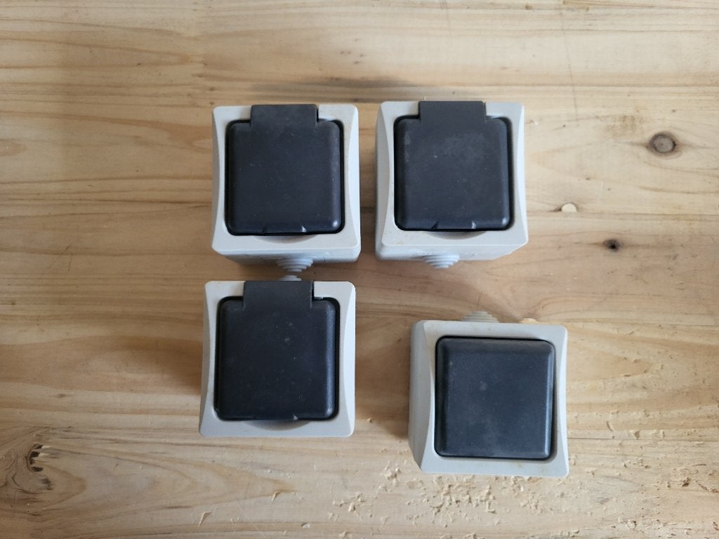 Elix Belgium IP44 4x interrupteurs + 8x prises, Envoi, Neuf, Prise de courant