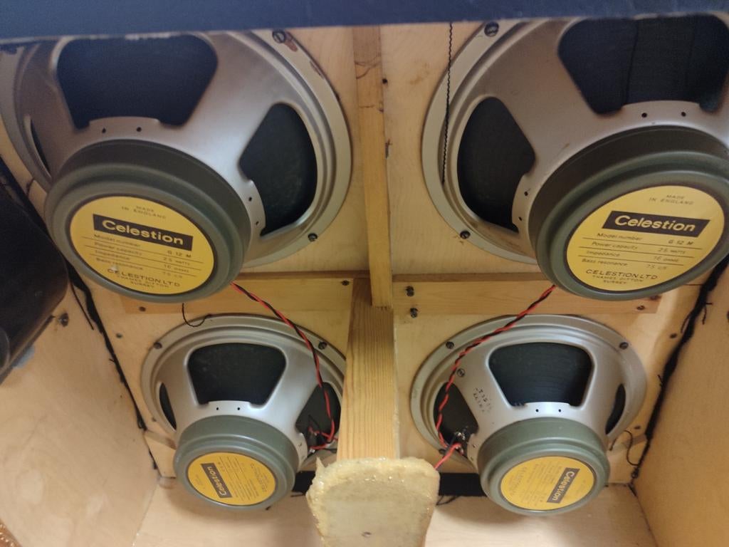 Celestion Greenbacks uit 1970, Enlèvement, Guitare