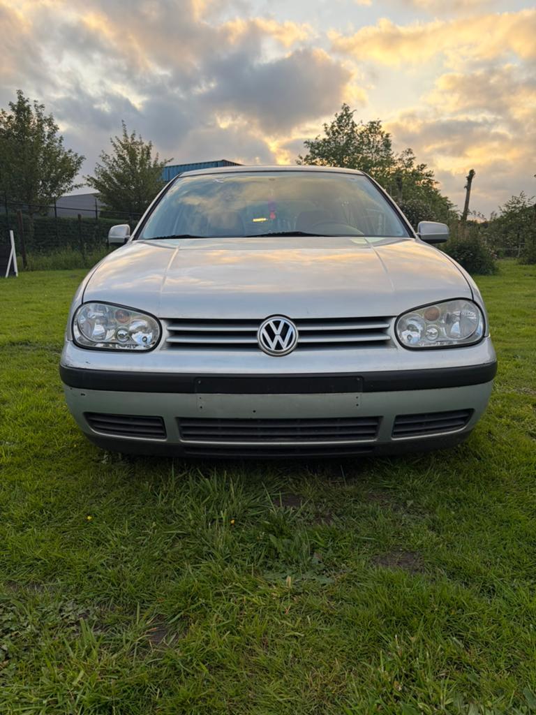 Vw golf 4 1.6 benzine, Auto's, Stof, Handgeschakeld, Grijs, Zilver of Grijs