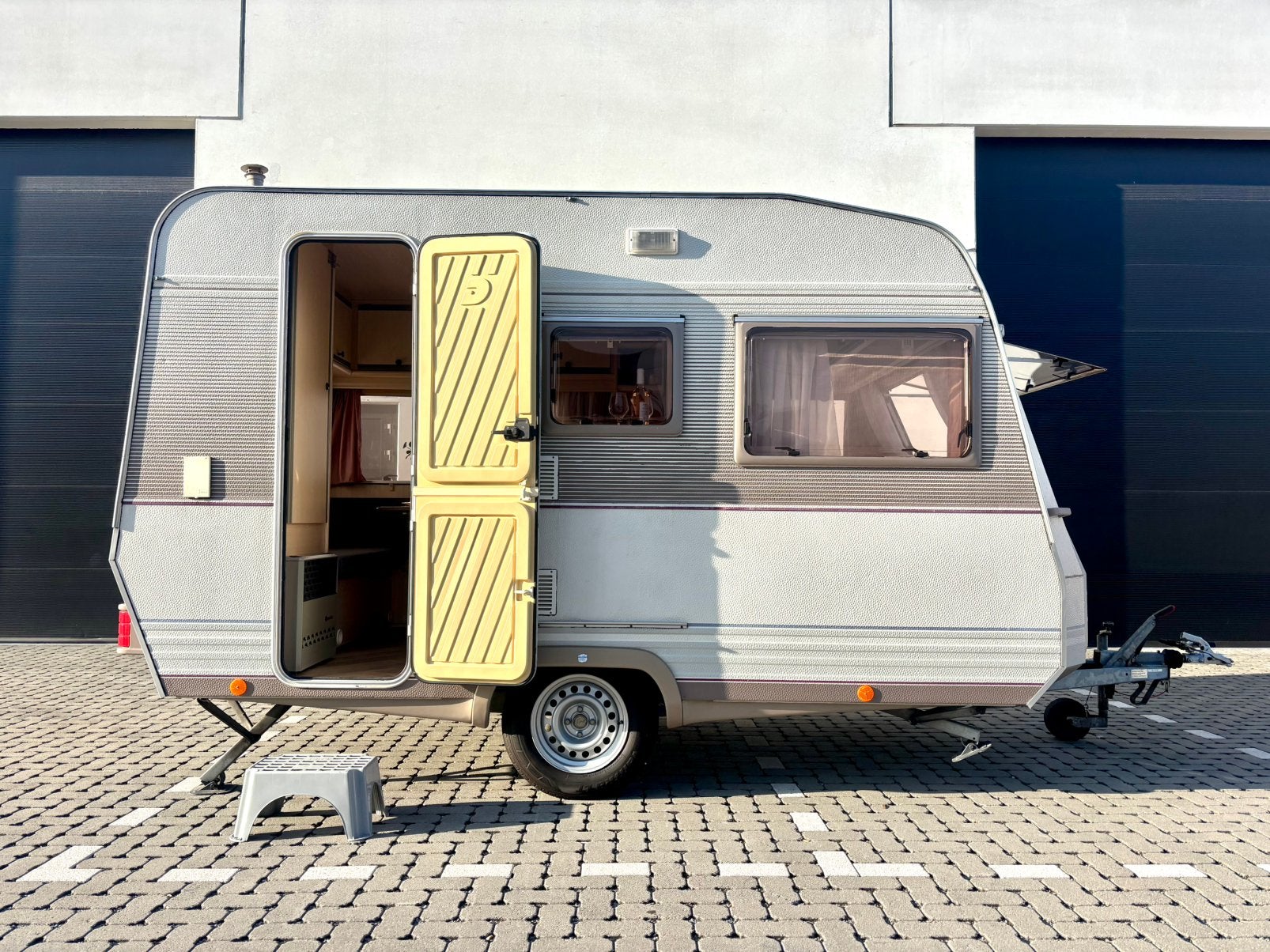 MOOIE ONDERHOUDEN DETHLEFFS CARAVAN TE KOOP, Standaardzit, Bedrijf, 750 - 1000 kg, Tot en met 4