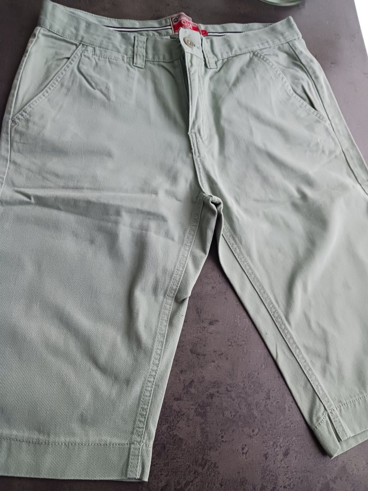 Groene short net als nieuw te koop.Maat S, Kleding | Heren, Broeken en Pantalons, Ophalen, Zo goed als nieuw, Maat 46 (S) of kleiner