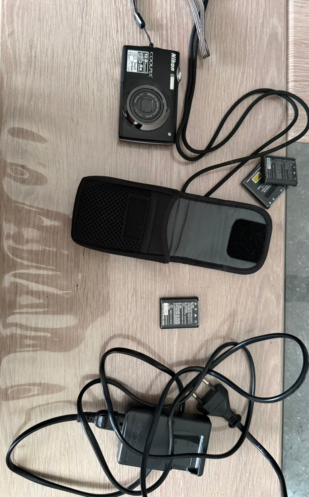 Nikon coolpix 12.0 megapixel touchscreen, Audio, Tv en Foto, Ophalen, Gebruikt, Oplader, Touchscreen