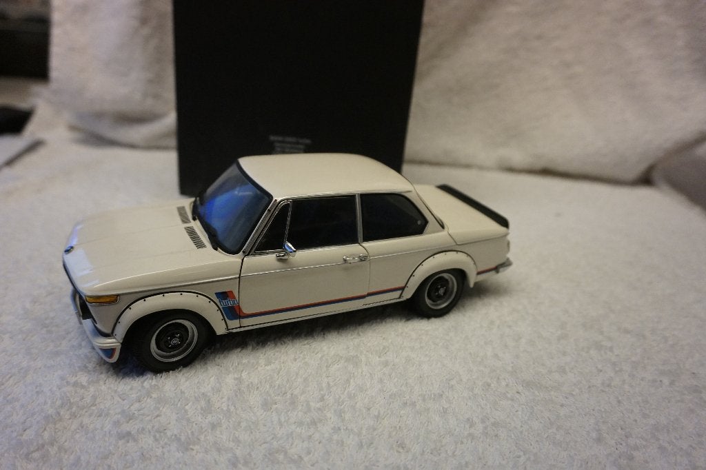 BMW 2002 turbo wit 80430026610 Kyosho 1:18, Ophalen of Verzenden, Zo goed als nieuw, Auto, Kyosho