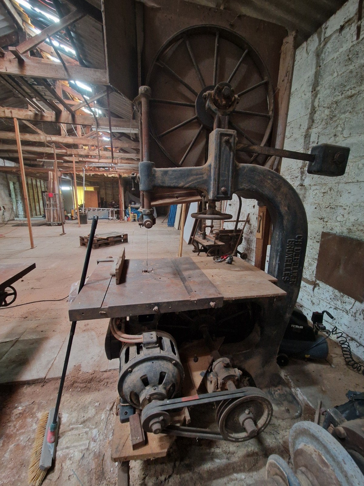 lot machines schrijnwerkerij, Ophalen