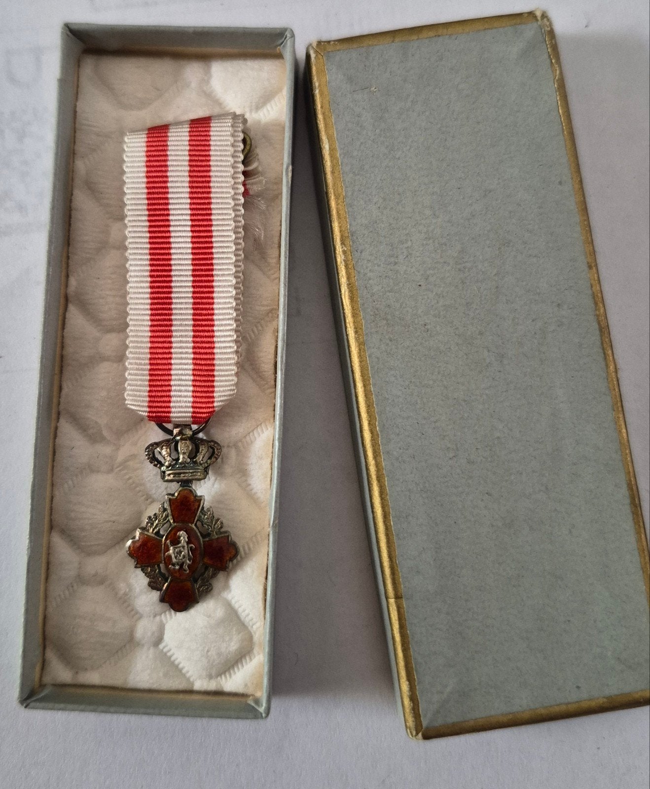 Officiële miniatuurmedaille van het Belgische Rode Kruis, Verzamelen, Ophalen of Verzenden, Overige soorten, Embleem of Badge