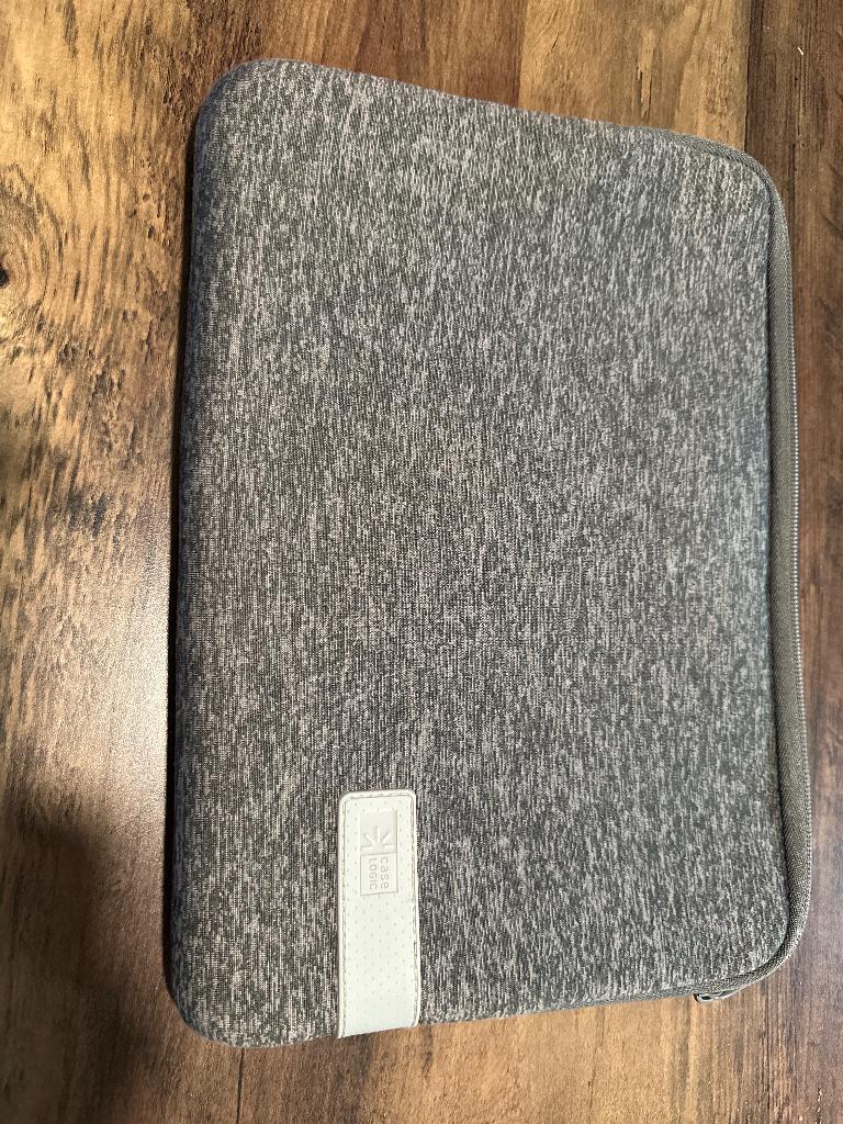 Laptop sleeve caselogic, Enlèvement, 13 pouces, Comme neuf, Case logic