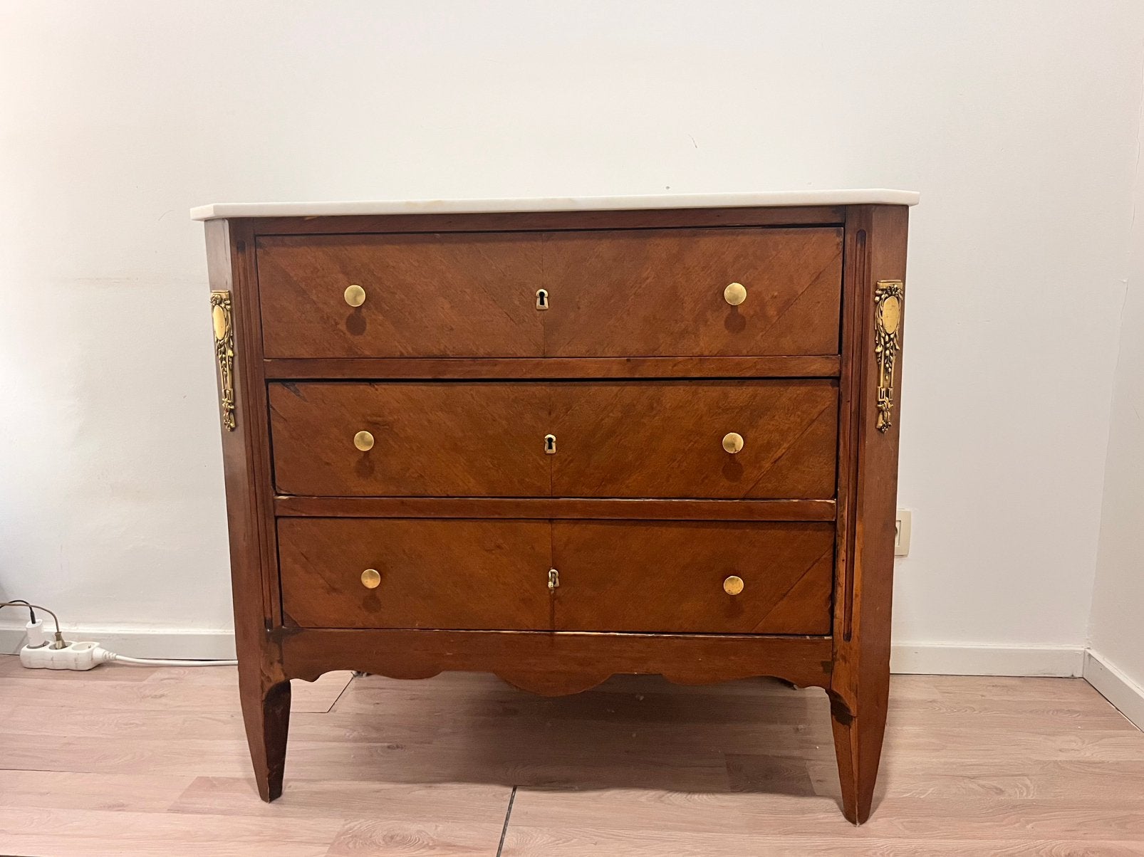 Commode style Louis XVI, marbre, bronzes dorés, 3 tiroirs, Ophalen, Louis XVI, Gebruikt, 3 of 4 laden