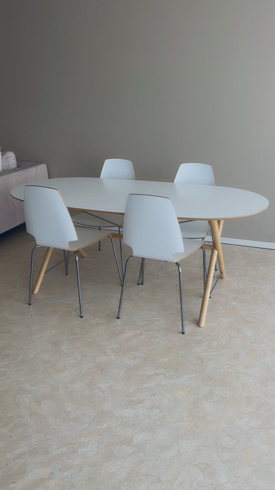 Houten tafel & 4 houten stoelen, Huis en Inrichting, Ophalen, Gebruikt, Vijf personen of meer, Ovaal