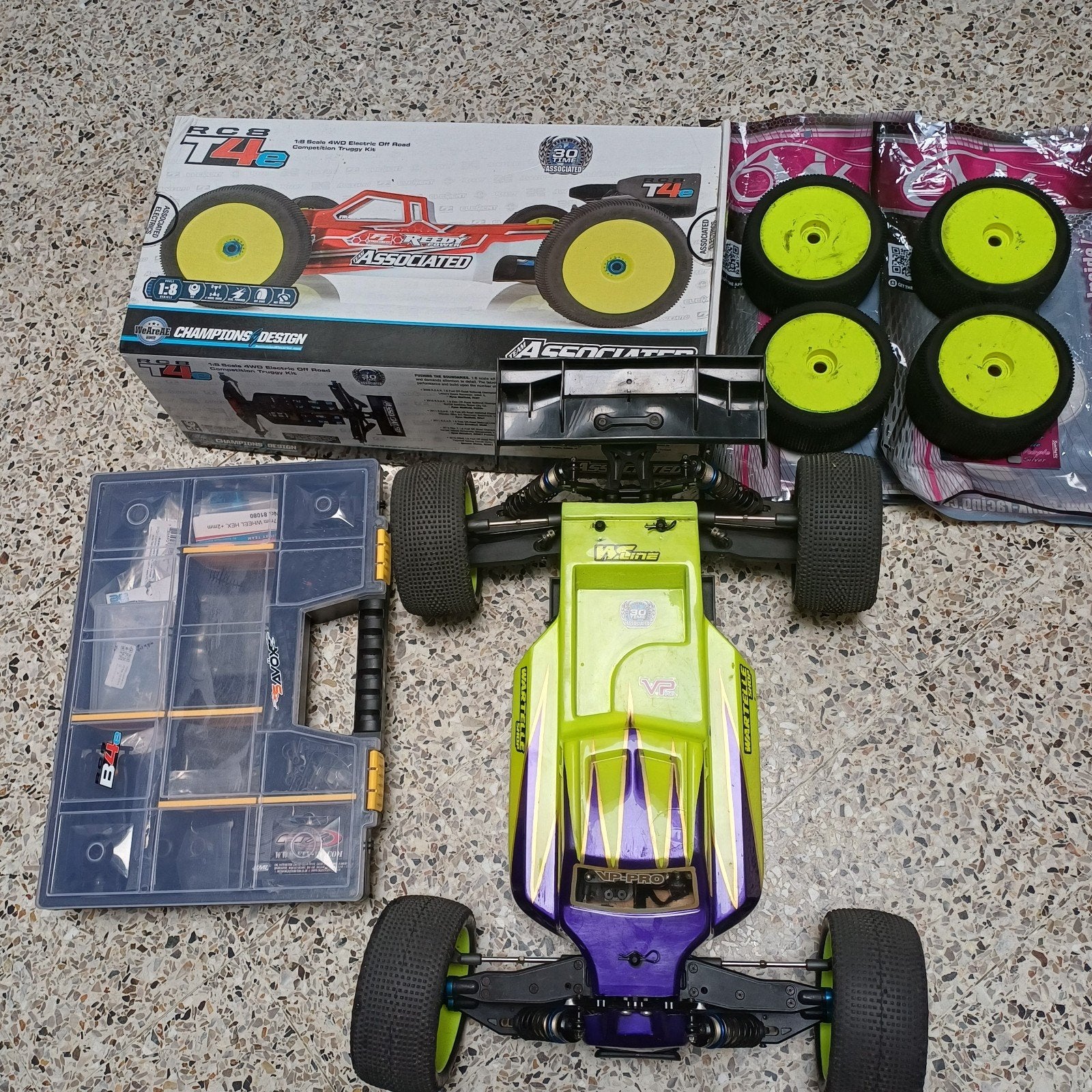 Gros truggy RC8 T4e, Ophalen