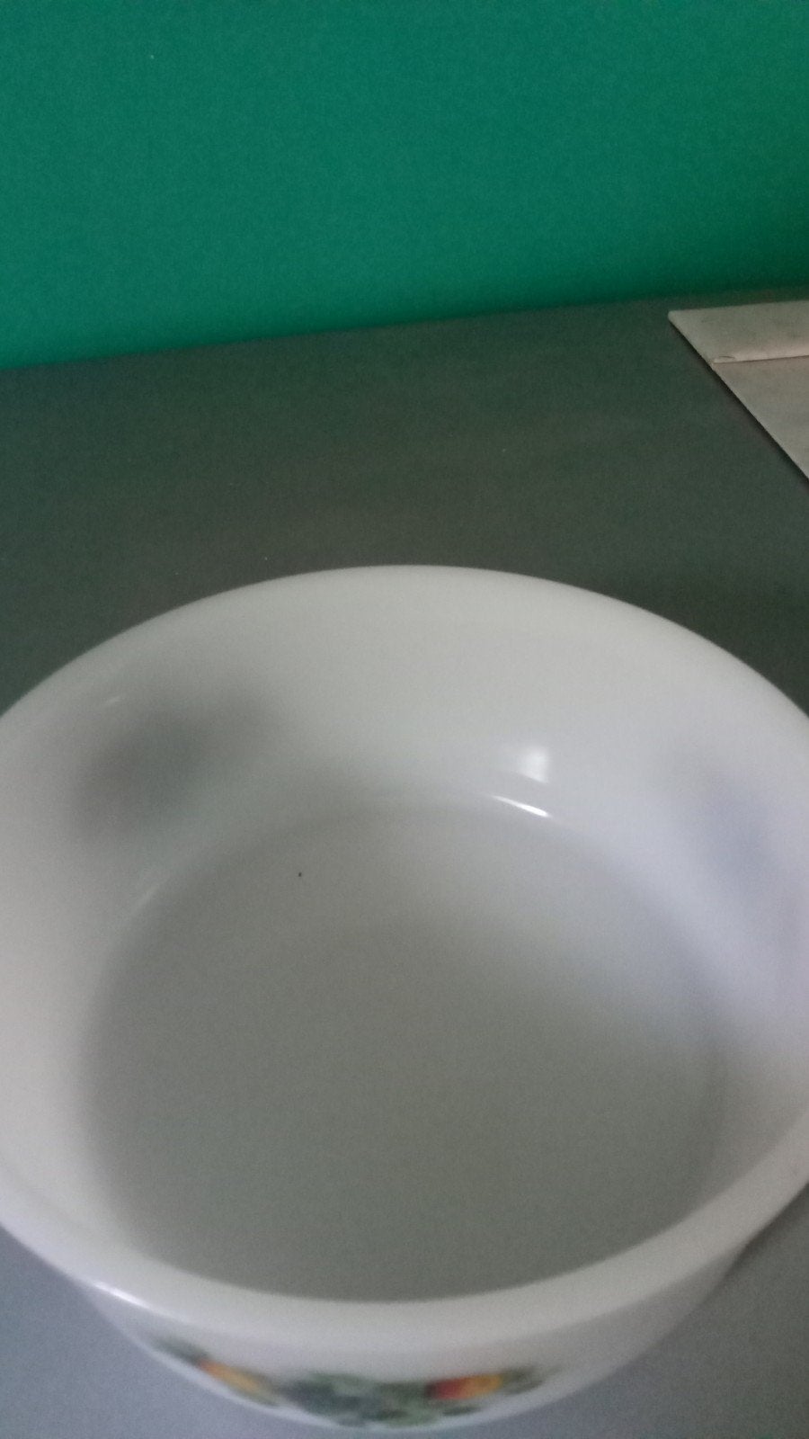 Av plat en arcopal vinted année70 estimé 7€ blanc avec fruit, Enlèvement ou Envoi