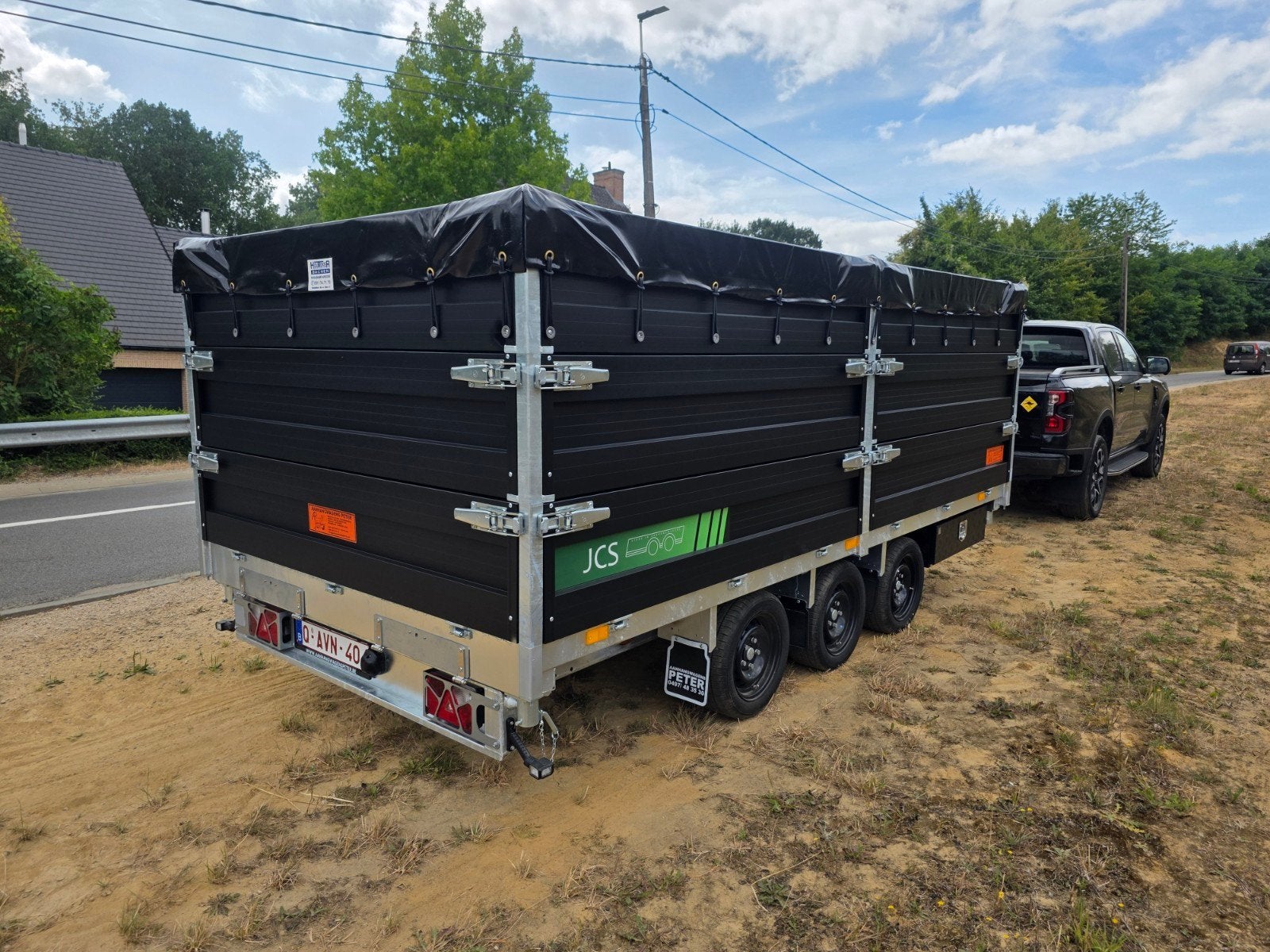 Speciaal transport met aanhanger en bestelwagen, Ophalen
