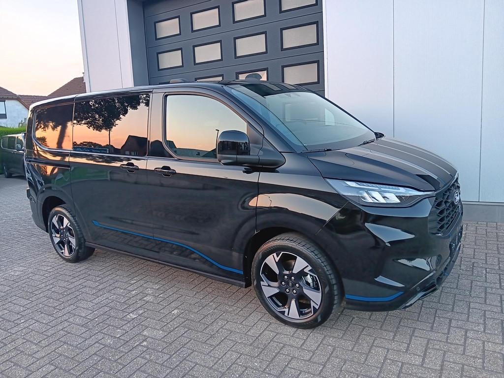 Ford Transit Custom multi use 5pl SPORT PHEV 227pk L2 trekha, Auto's, Zwart, 4 cilinders, Zwart, Bedrijf