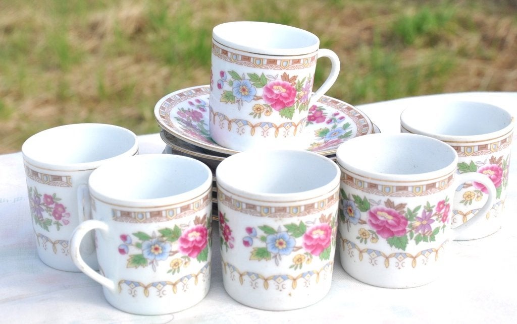 6 tasses pour café moka avec sous tasse decor fleur, Ophalen of Verzenden, Zo goed als nieuw, Porselein, Kop(pen) en/of Schotel(s)